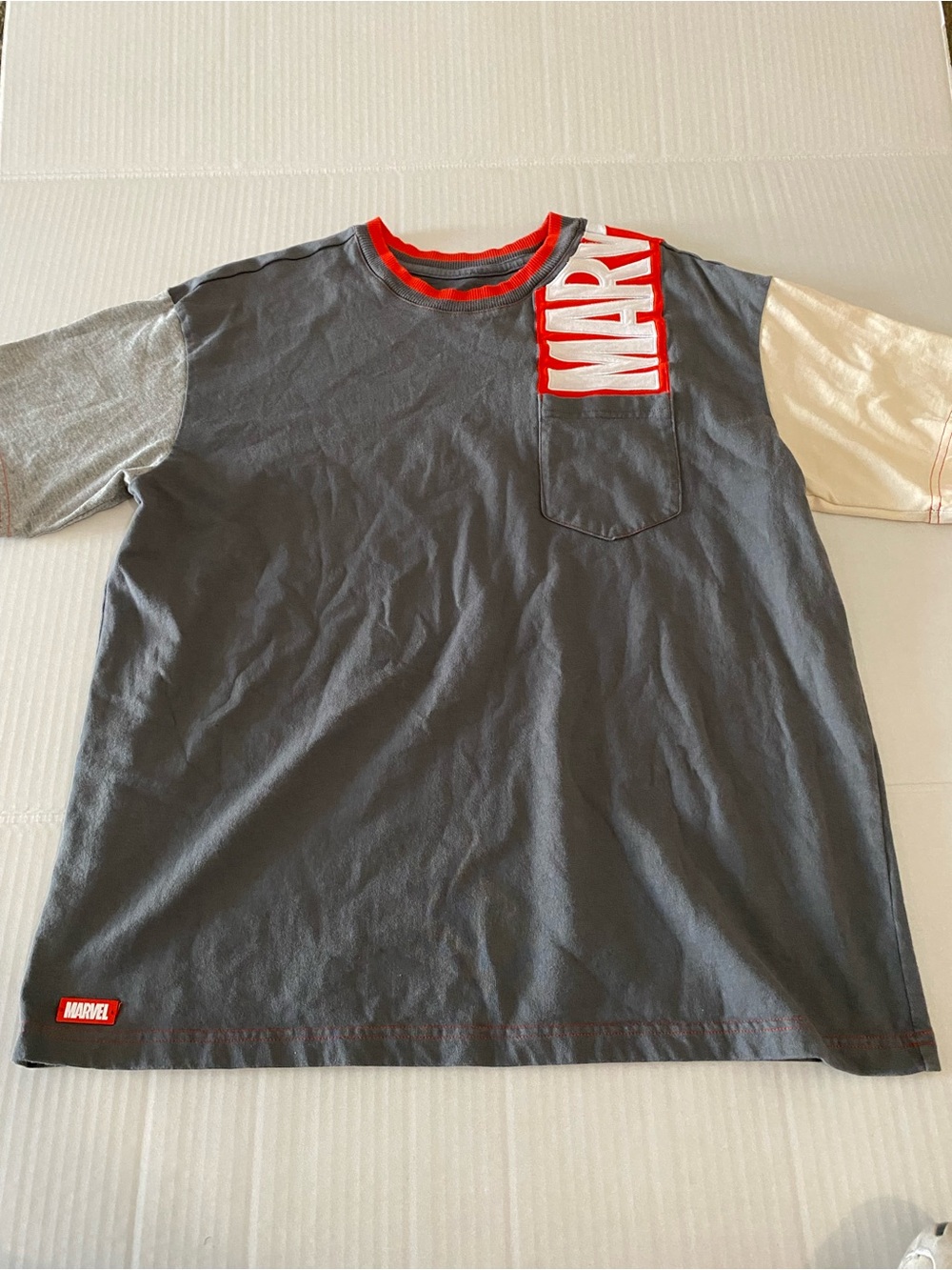 Marvel Short-Sleeve Colorblock Tee Charcoal, Cream & Gray with Red Logo Medium